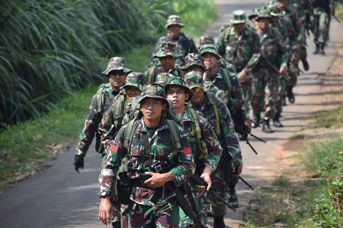Dengan Semangat Berapi-Api Pasukan Langit Denma Brigif PR 18/Trisula Menaklukkan Medan Ketahanan Mars