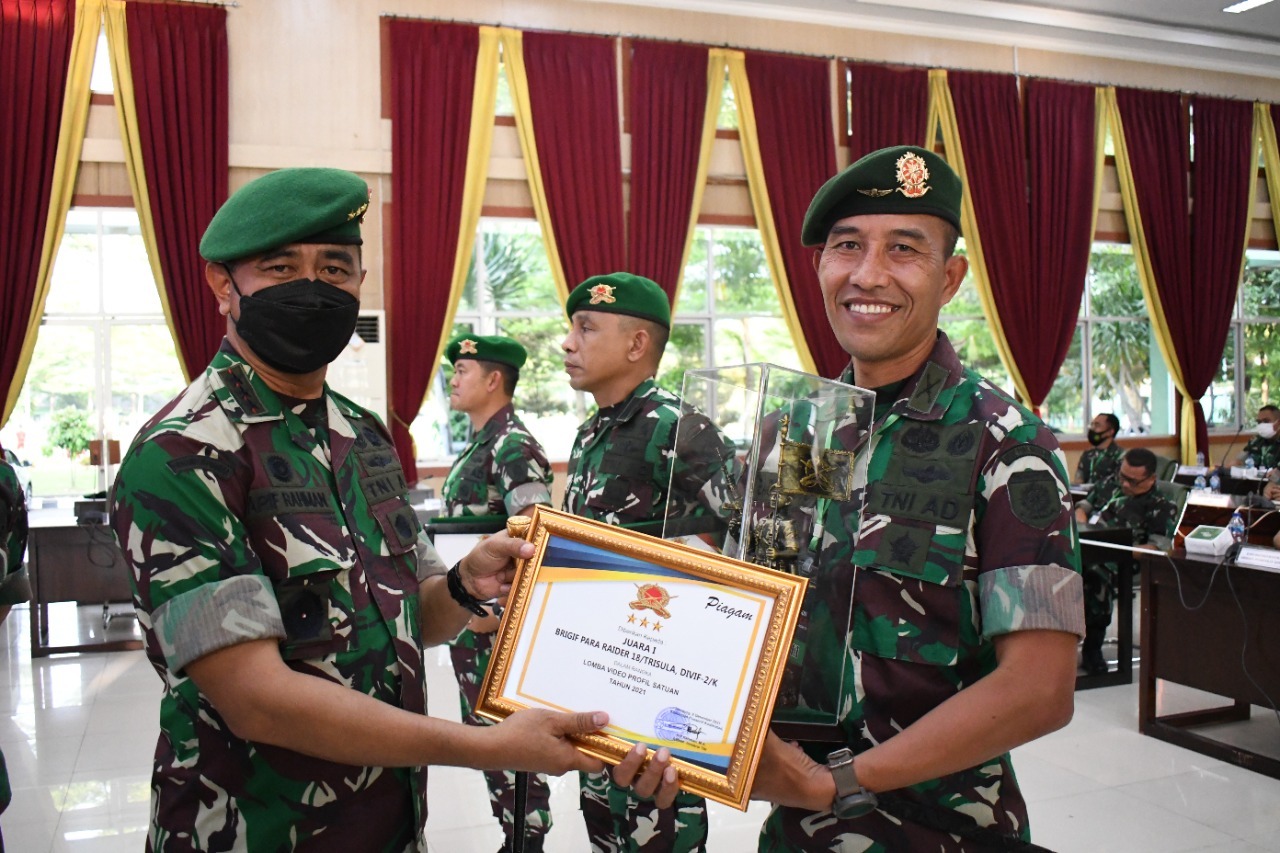 Brigif Para Raider 18/Trisula berhasil meraih juara umum dalam ajang lomba pembuatan video profil satuan dan penyusunan buku sejarah satuan tingkat TNI AD