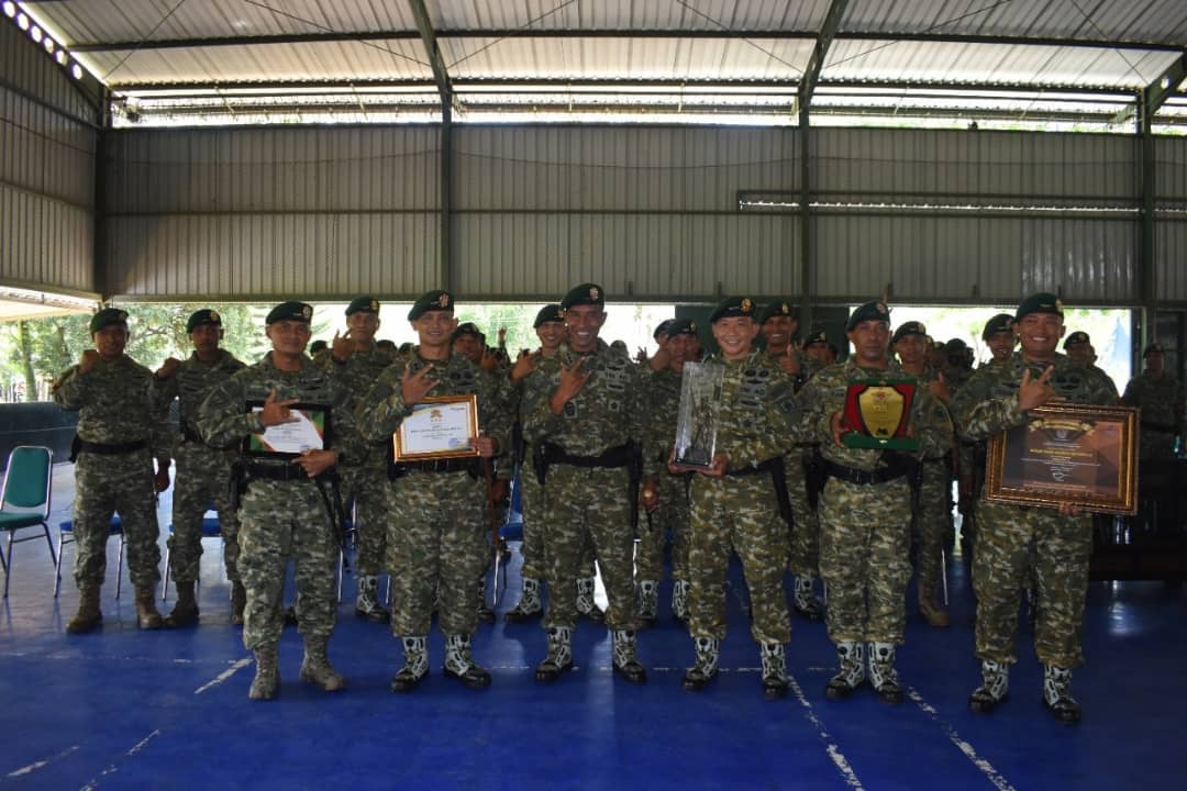 Penyerahan Piagam Penghargaan Dan Tropi Juara Satu Pembuatan Video Profil Satuan, Penyusunan Buku Sejarah Satuan TA. 2021 Tingkat Pussenif TNI AD Serta Penyerahan Piagam Penghargaan IKPA Terbaik II Tingkat Jawa Timur