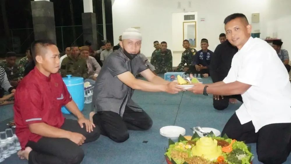 Gelar Doa Bersama Prajurit Yonif Para Raider 502/UY Bersama Anak Yatim Piatu