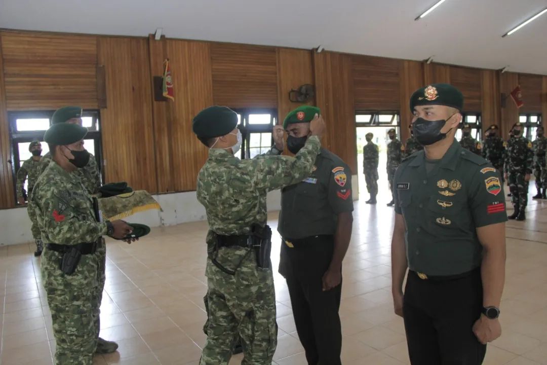 Batalyon Infanteri Para Raider 502/UY Laksanakan Upacara Tradisi Pindah Satuan