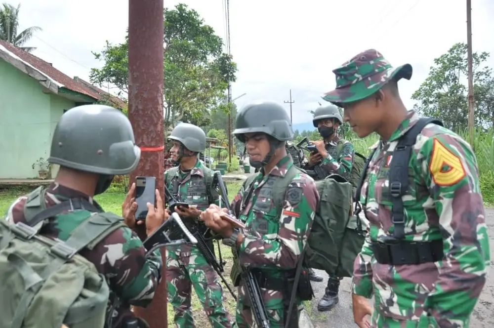 Pelihara Kemampuan, Prajurit Yonif Para Raider 502/Ujwala Yudha Beserta Taruna Akmil Tingkat IV Laksanakan Latihan Navigasi Darat