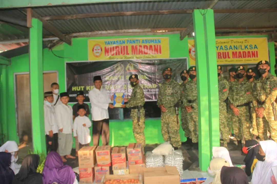 Yonif Para Raider 501/Bajra Yudha Gelar Baksos Pembagian Sembako di Yayasan Nurul Madani Madiun