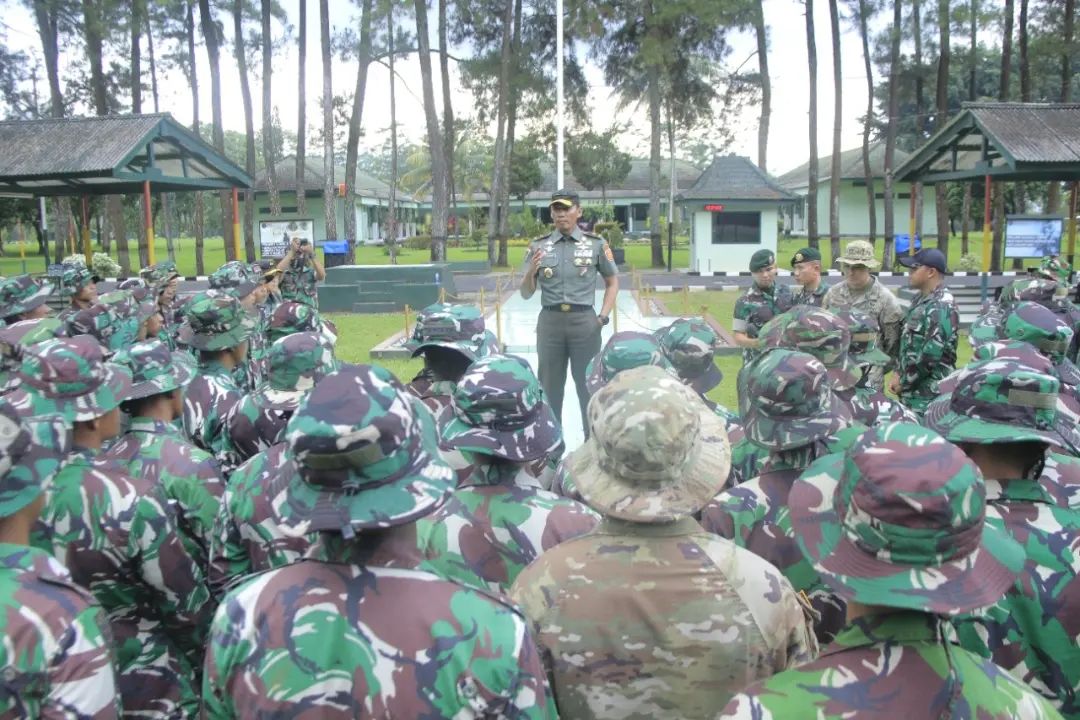 Kasdivif 2 Kostrad Tinjau Latihan Mobile Training Team (MTT) di Yonif Para Raider 502/Ujwala Yudha