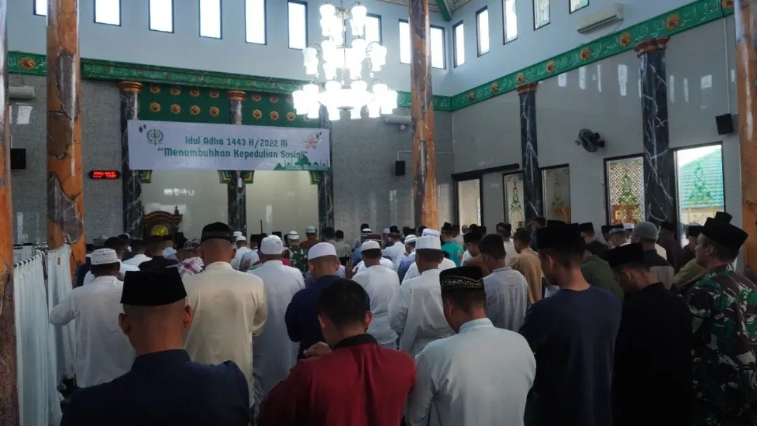 Sambut Hari Raya Idul Adha 1443 H/2022 M, Brigif Para Raider 18/Trisula Gelar Sholat Ied dan Pemotongan Hewan Qurban