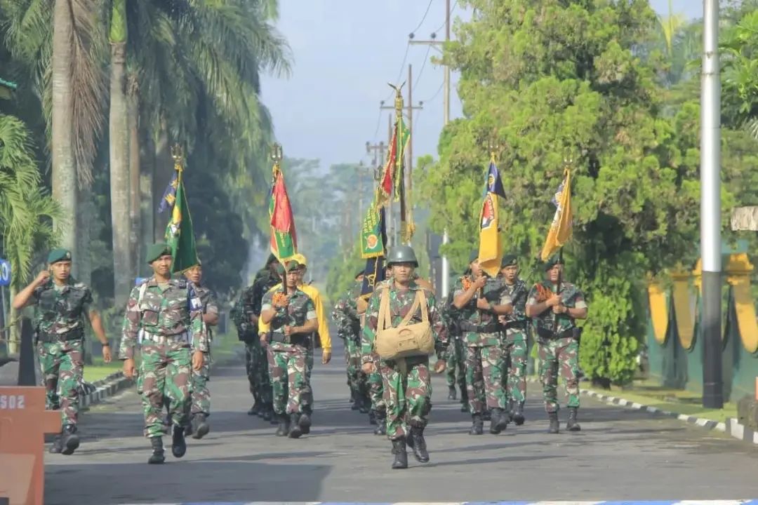 Yonif Para Raider 502/UY Gelar Tradisi Penyambutan Pejabat Danyonif Baru