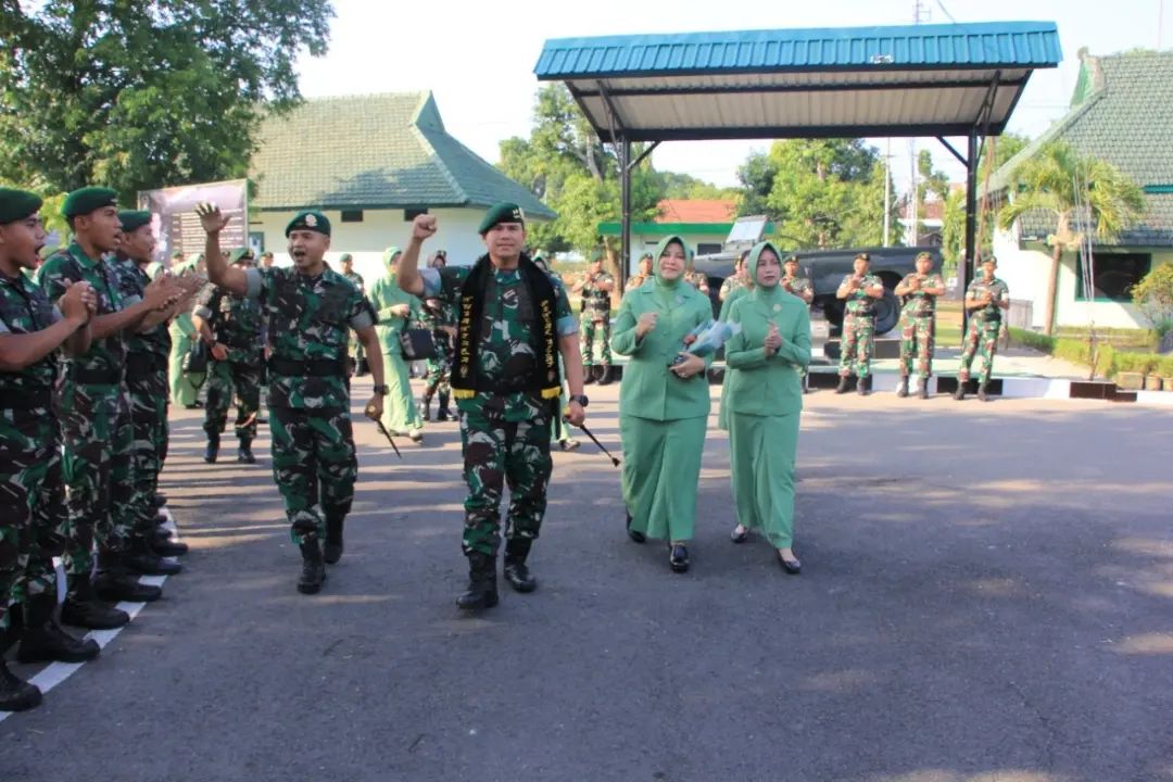 Panglima Divisi Infanteri 2 Kostrad Mayjen TNI Syafrial, P.S.C., M.Tr.(Han) Melaksanakan Kunjungan Kerja di Yonif Para Raider 501/Bajra Yudha