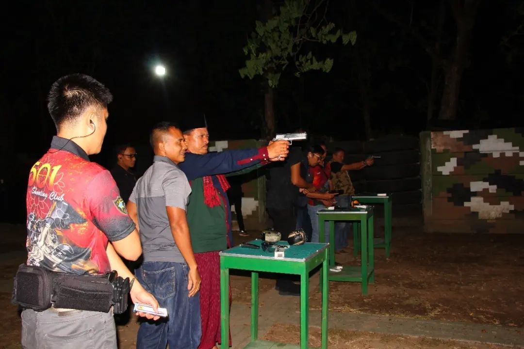 Jaga Keharmonisan, Yonif Para Raider 501/Bajra Yudha Adakan Fun Games Menembak Bersama Seluruh Forkopimda Kota dan Kabupaten Madiun