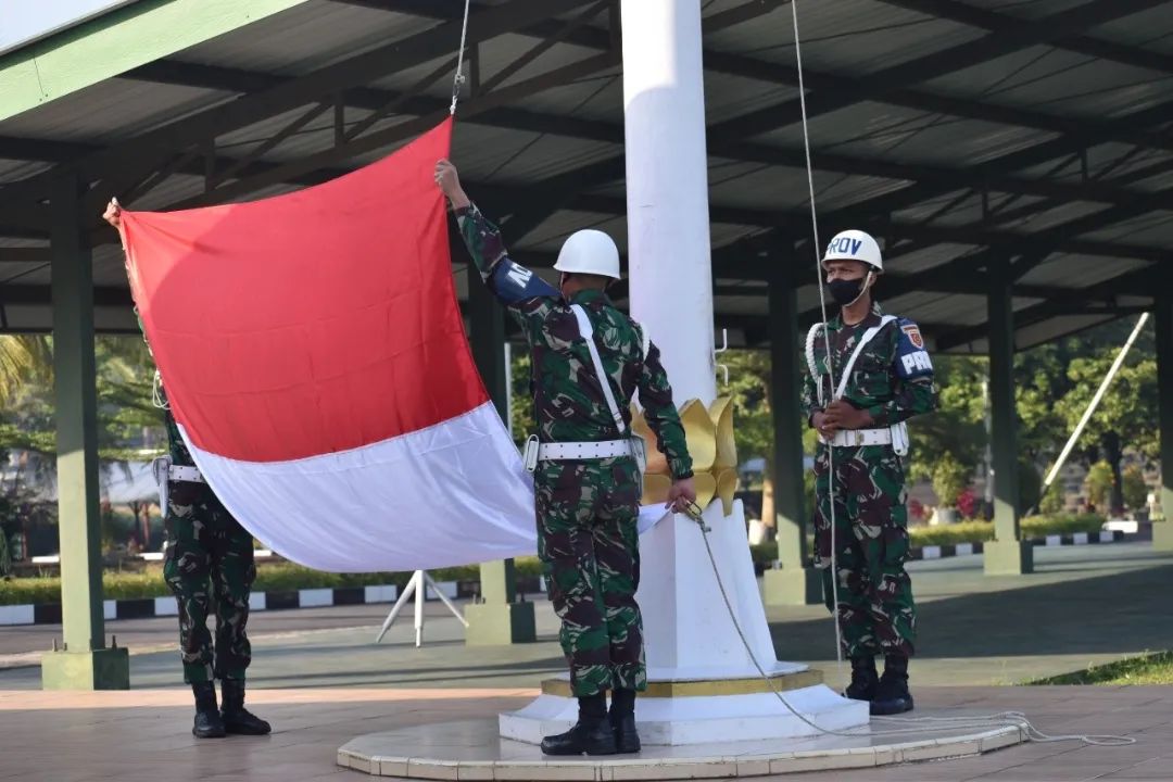 Setelah Sempat Terhenti Akibat Pandemi Covid-19, Brigif Para Raider 18/Trisula kembali Gelar Upacara Pengibaran Bendera Perdana
