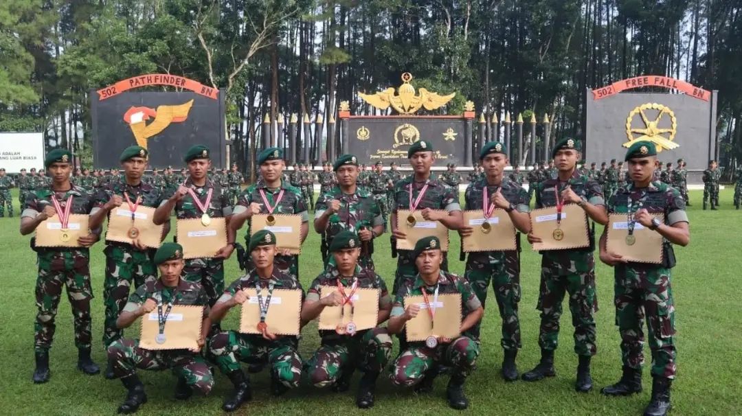 Danyonif Para Raider 502/Ujwala Yudha Berikan Penghargaan Kepada Prajurit-Prajurit Terbaiknya