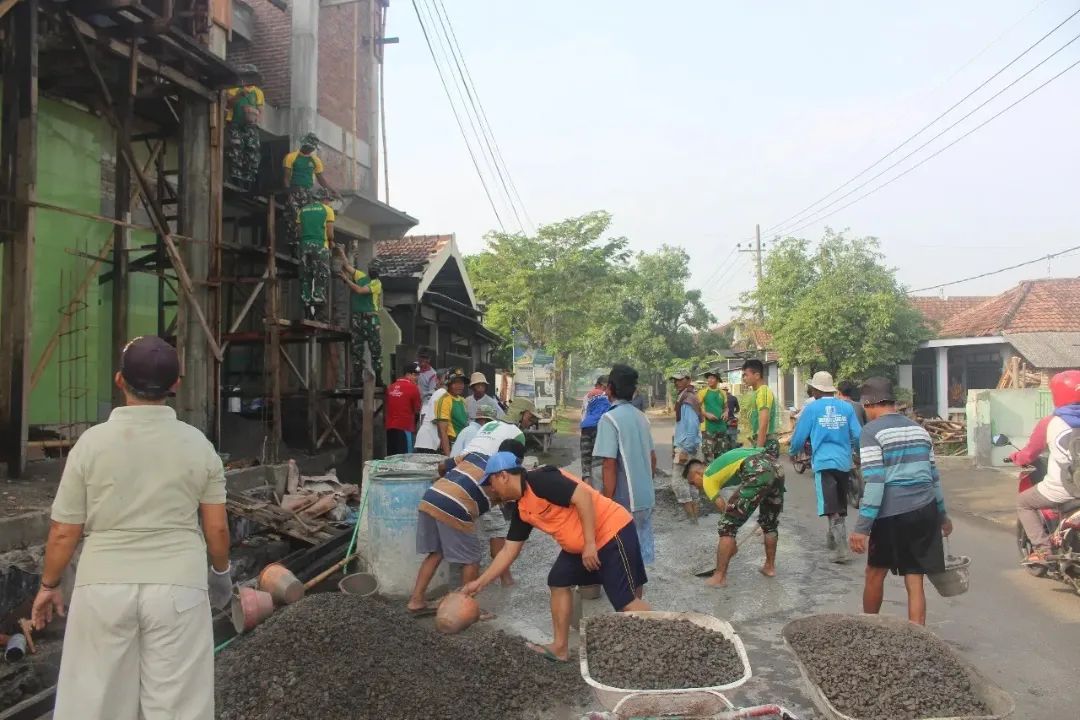 Satria Mayangkara Melaksanakan Karya Bakti Pembangunan Masjid