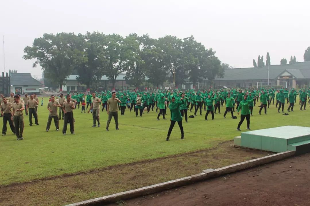 Ciptakan Keharmonisan, Yonif Para Raider 503/Mayangkara Gelar Senam Bersama