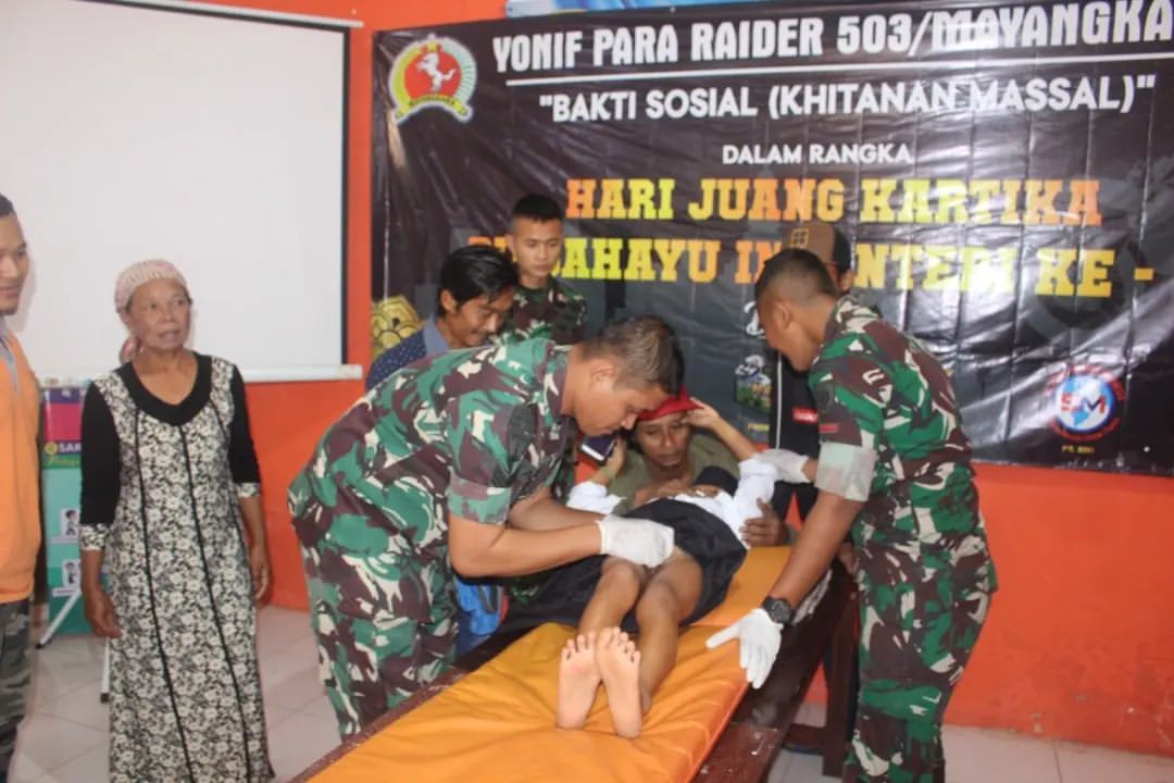 Yonif Para Raider 503/Mayangkara Gelar Khitanan Massal