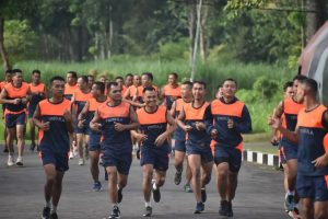 Prajurit Denma Brigif Para Raider 18/Trisula Melaksanakan Kegiatan Olahraga Lari Perorangan