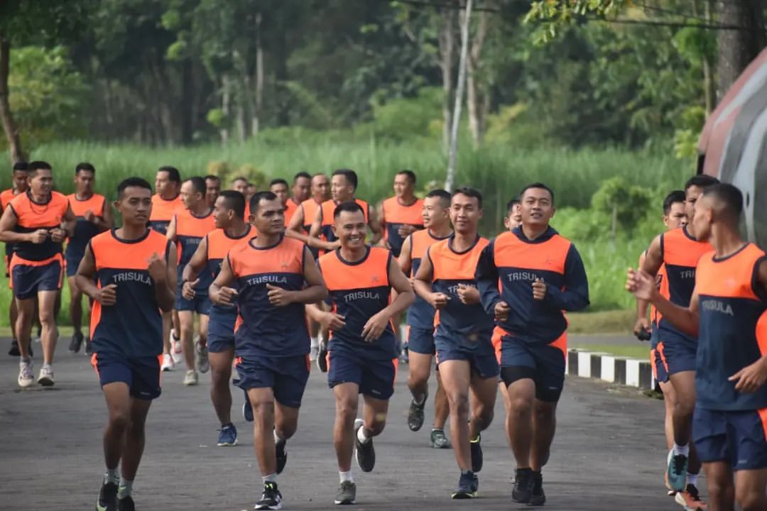 Prajurit Denma Brigif Para Raider 18/Trisula Melaksanakan Kegiatan Olahraga Lari Perorangan