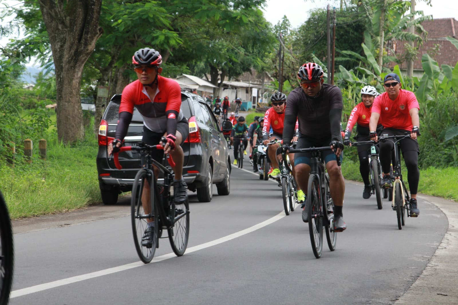 Kasbrigif Para Raider 18/Trisula Ikuti Gowes Rutin Bersama Pangdivif 2 Kostrad Keliling Malang Raya